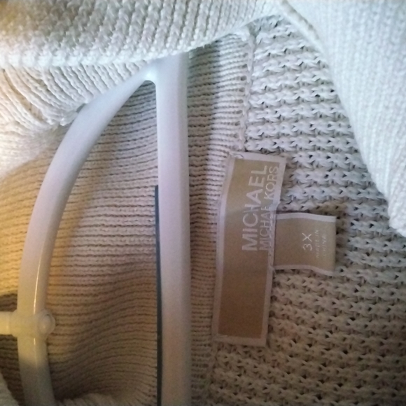 Sweater - Picture 5 of 5